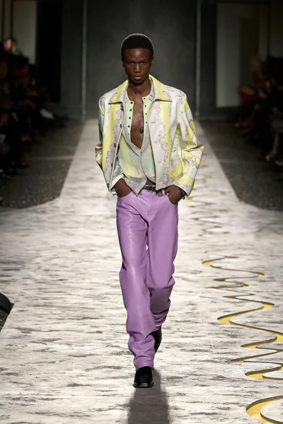 Look 60